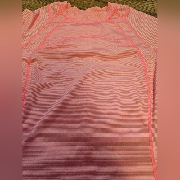 Lululemon 360 Rashgaurd - Picture 2 of 5
